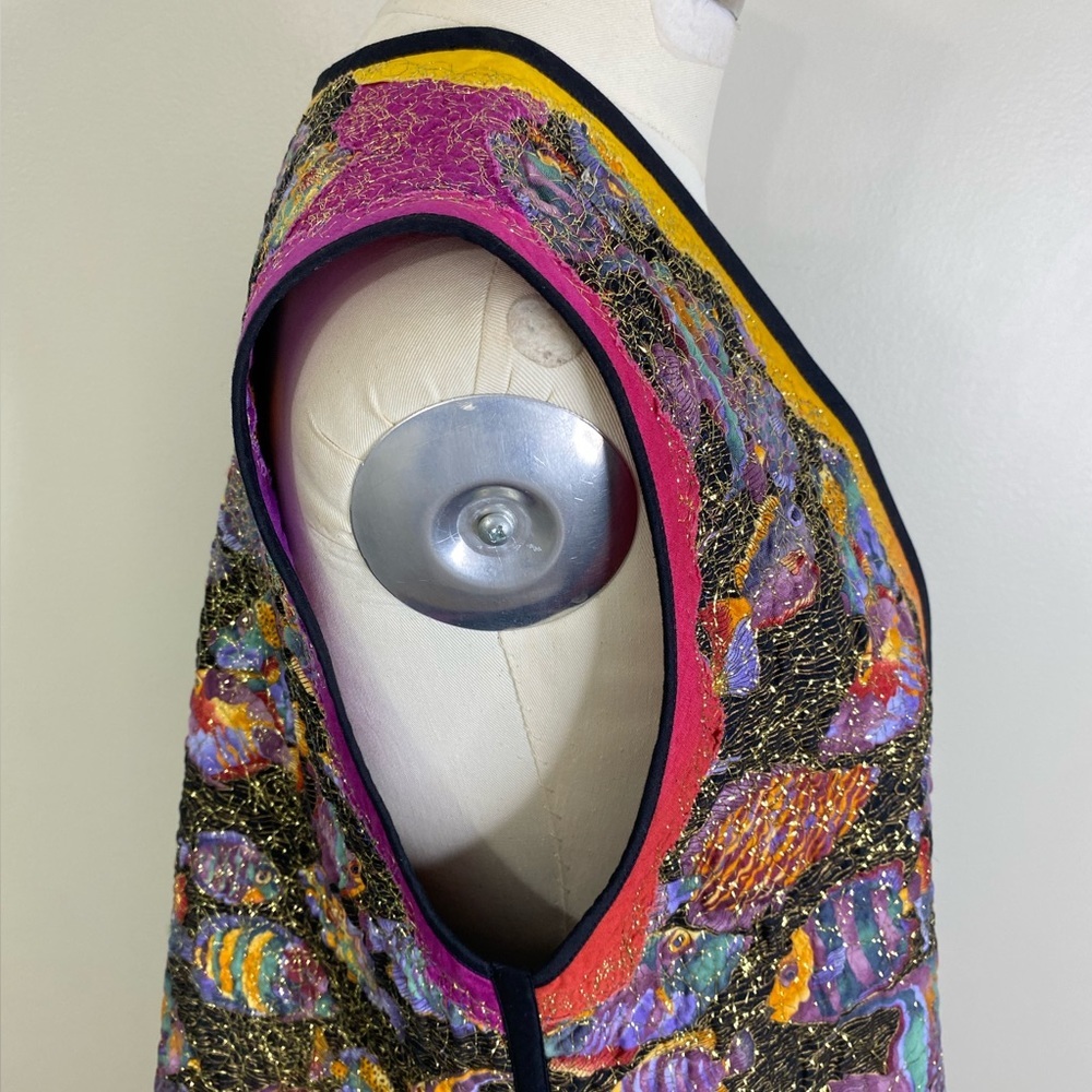 LUXURIOUS QUILTED FISH DRESS VEST WITH GOLD METALLIC EMBROIDERED THREADS🐠 - Picture 11 of 14